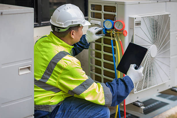 Professional Hvac technician working in Woodlake, CA